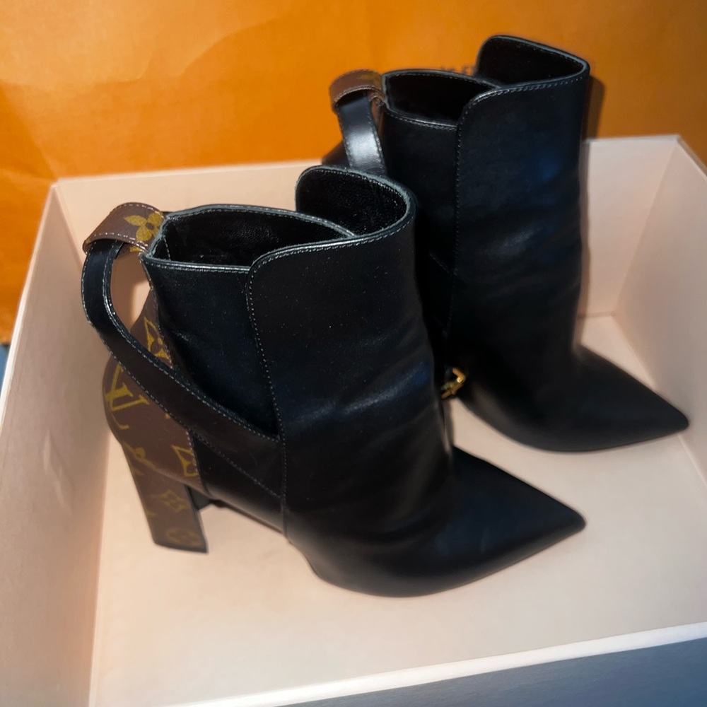Authentic Louis Vuitton Black Leather booties - Picture 3 of 14